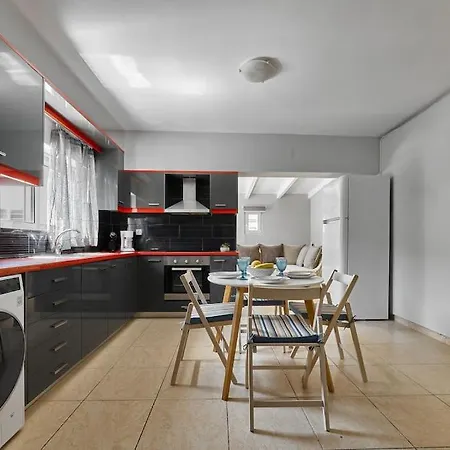 Beachside Apartment-pool-parking * Chania (Crete)